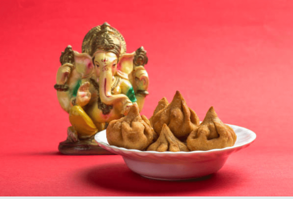 गणेश चतुर्थी के लिए मोदक रेसिपी 2025 | Ganesh Chaturthi ke Liye Modak Best Recipe 2025