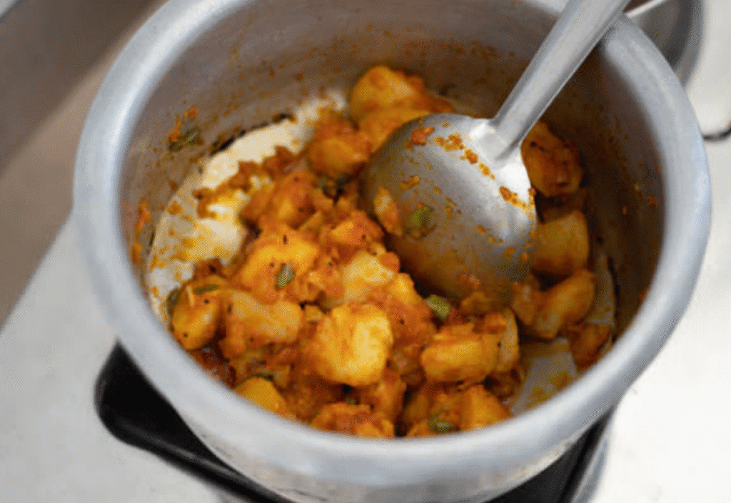 आलू टमाटर रसदार सब्जी कैसे बनाएं | Aloo Tamatar Best Curry 2025