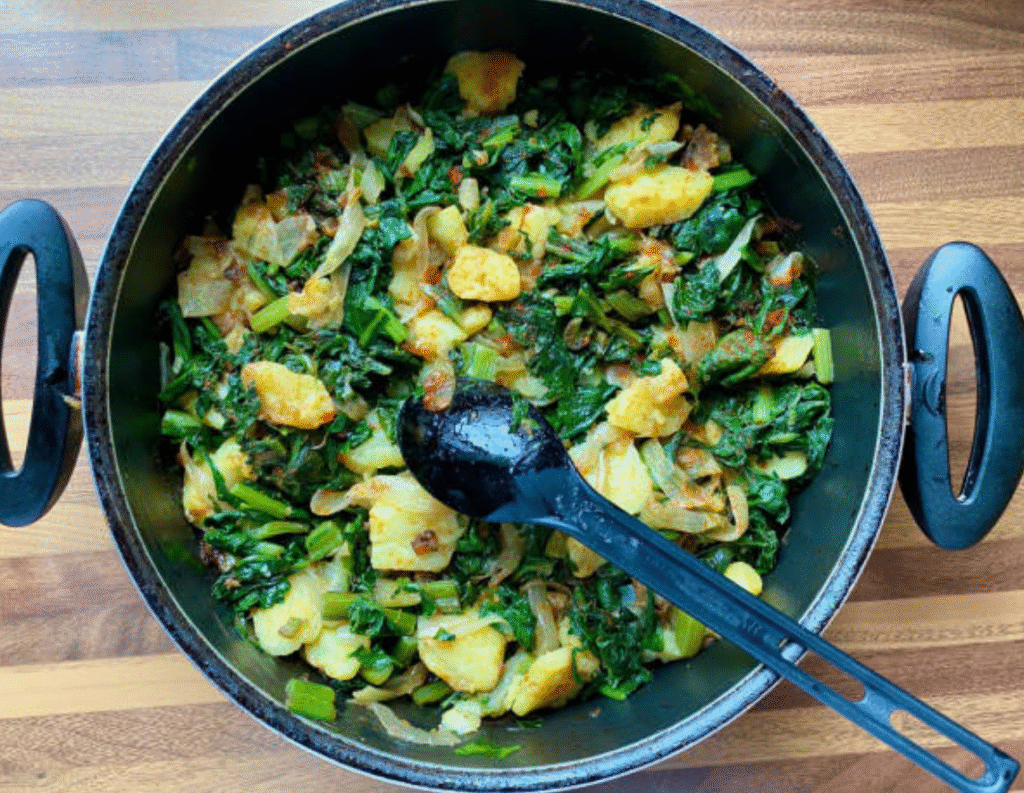 पालक आलू की सब्जी | Palak Aloo Ki Sabzi Best Recipe in Hindi 2025