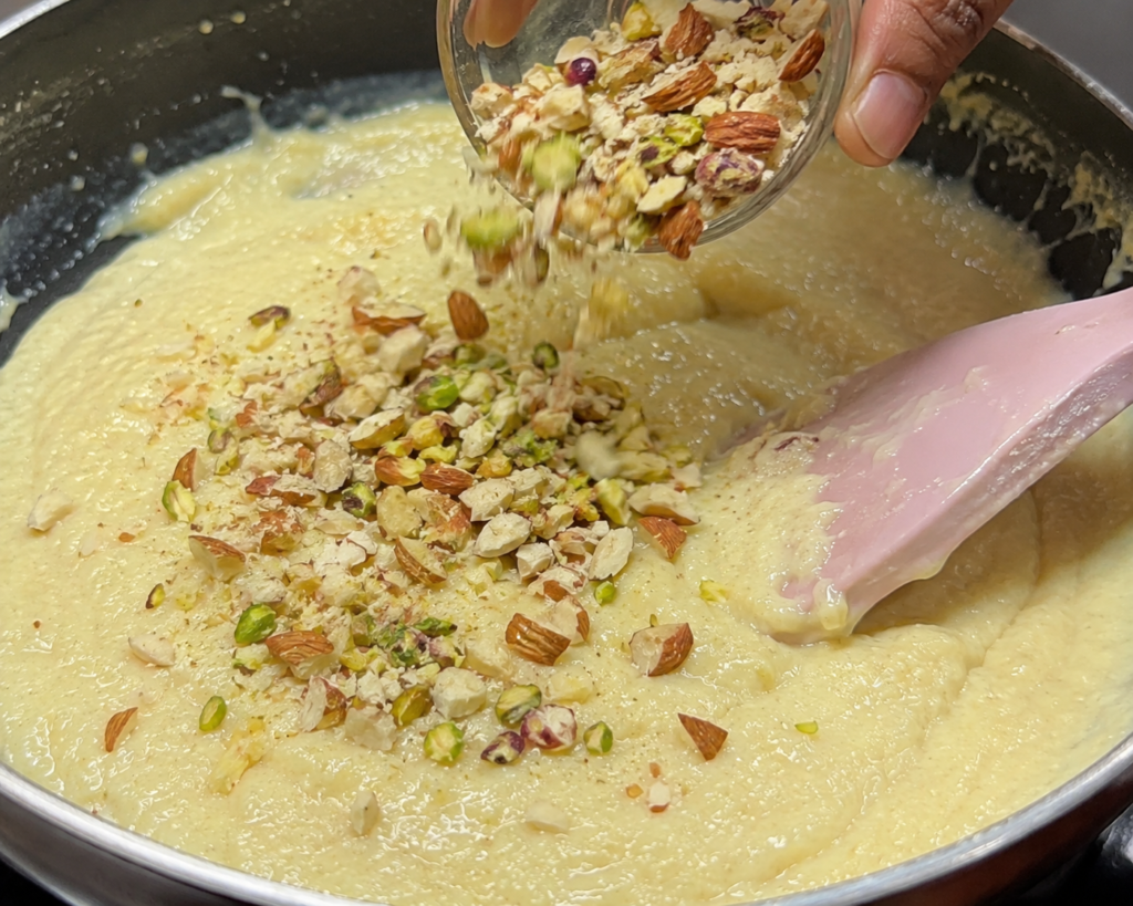 भाई के लिए बनाएं घर की स्पेशल मिठाई